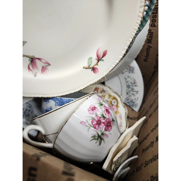 4 lbs 9 oz Box Grab Bag Porcelain Fine China Mosaic Supplies Broken Chipped Art - Picture 6 of 7